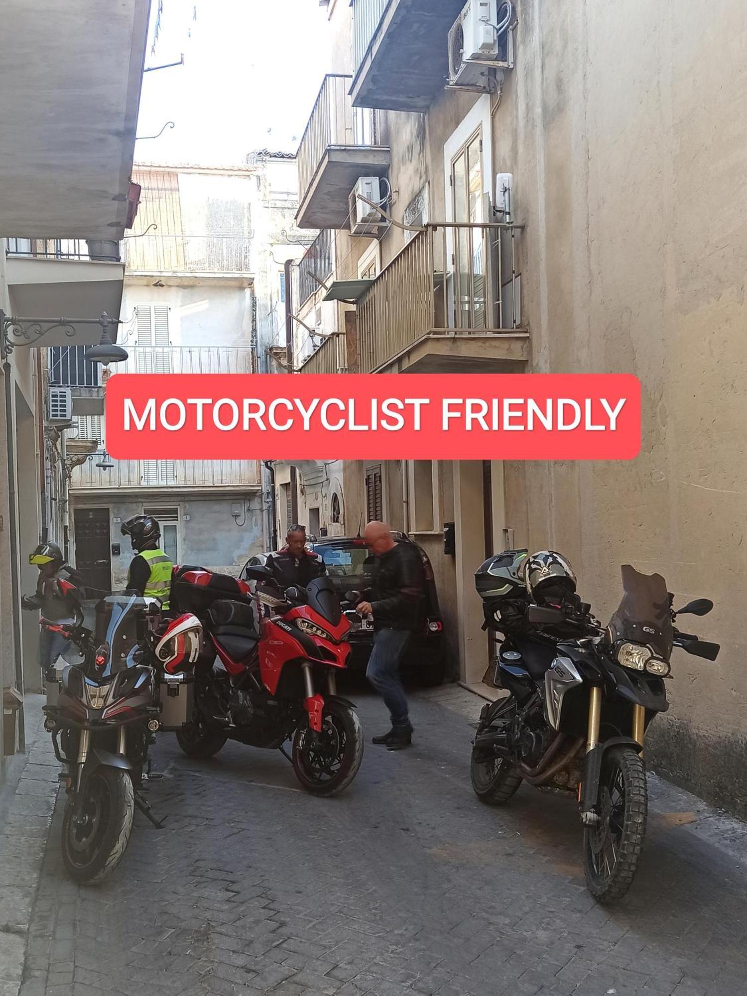 Tedimo Supra Nuovo Grande Monolocale Con Tutti I Comfort Ragusa Exterior foto